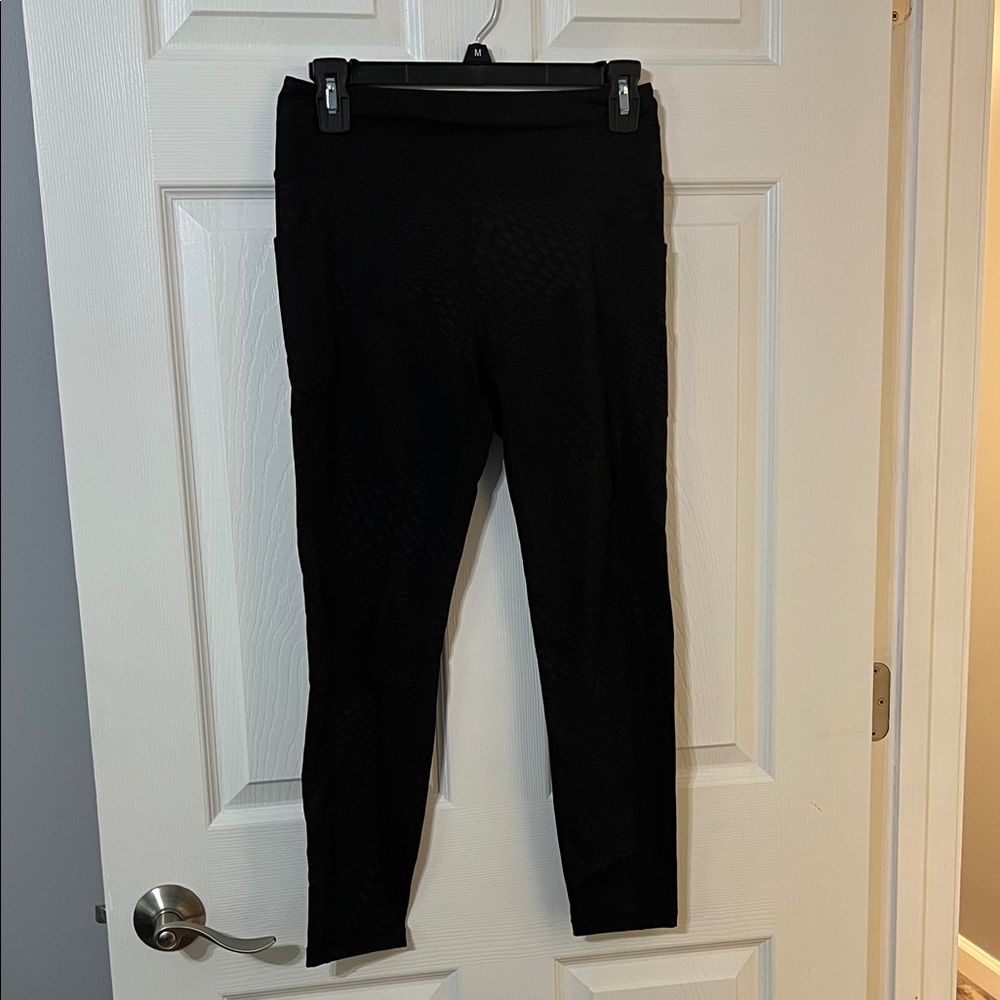 Zyia Black textured luxe Leggings 6-8